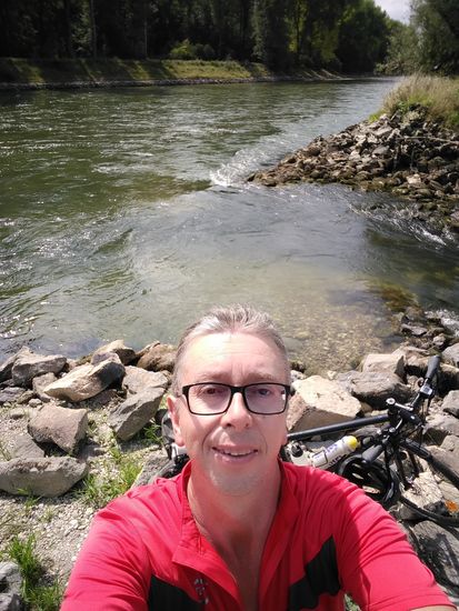 Ein (seitenverkehrtes) Selfie des zufriedenen und entspannten Autors.