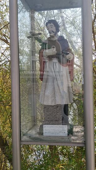 An der Brücke noch die Statue des Hl. Johannes von Nepumuk, der als Brückenheiliger gilt.