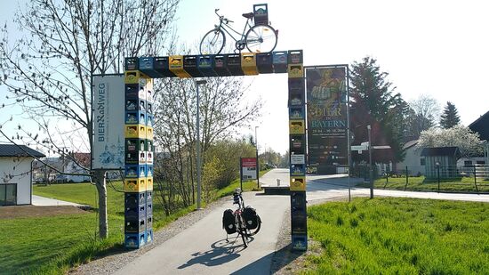 Das "Tor zur Welt" in meine Fahrtrichtung gesehen.