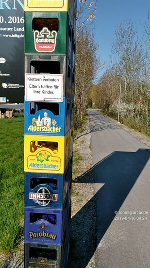 Ich denke mal, daß da schon einige hochgeklettert sind . . .
Verbote sind dazu da, um gebrochen zu werden.