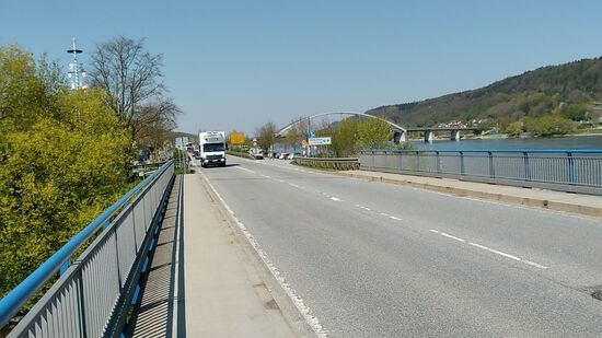 Blick von der Vils- auf die Donaubrücke.