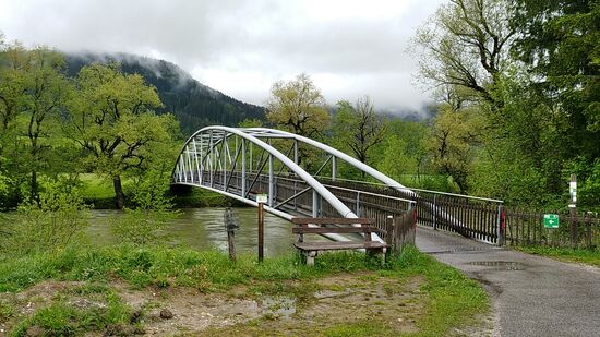 Die 2009 errichtete Ennsradwegbrücke.