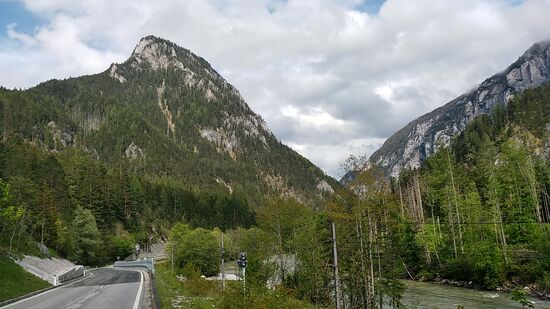 Bei der Ortschaft Gstatterboden läßt sich im Hintergrund in Bildmitte schon das Ende des GESÄUSES erahnen, aber es verbleiben doch noch gut 5 km bis dorthin.