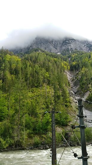 Auf der Enns-Südseite gibt es gerade noch eine etwas mystisch anmutende Gipfelvermummung.
