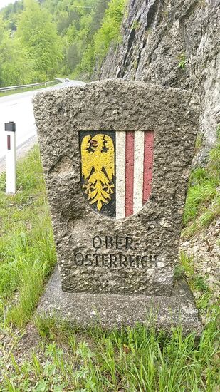 . . . und werde vom Grenzstein des Bundeslandes Oberösterreich empfangen.