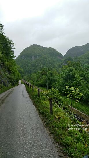 Vom vorigen Fotopunkt geht's hier gleich wieder nach unten.
Und das ganze wiederholt sich nicht nur für einmal.