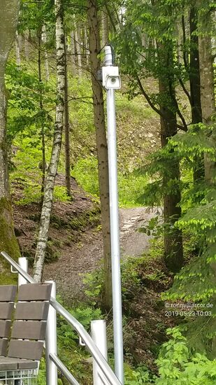 Die Webcam wollte ich auch bemühen, aber anscheinend verschmähte sie meine Anwesenheit, da ich beim Abruf per Handy nach mehreren Aufnahmesequenzen mein Konterfei nicht ausfindig machen konnte.