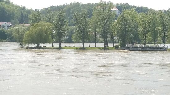 Hinter der Baumlinie nochmals der in Bälde endende Inn.
