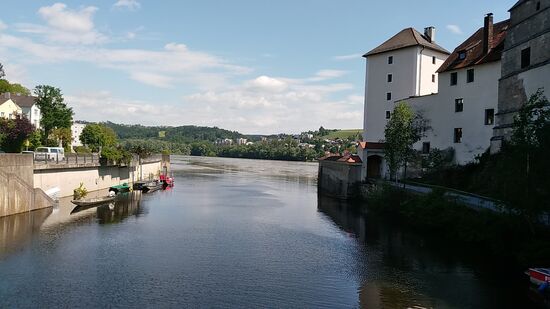 Bevor es in die Passauer Altstadt hineingeht, geht der Weg über die letzte Ilzbrücke,  bevor diese in die Donau mündet.