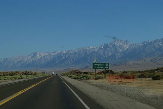 395 South - im Hintergrund schon der Mt. Whitney (4350m)