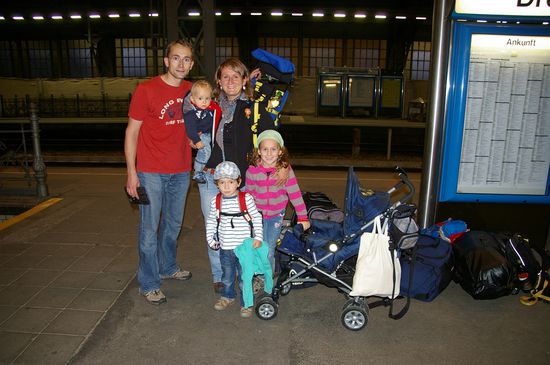 Endlich geht es los - Warten auf den ICE in Dresden