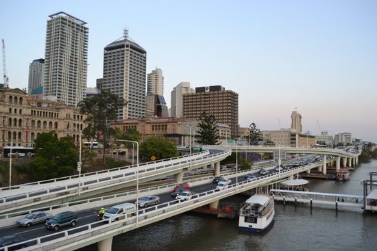 Der Freeway geht quer durch die City