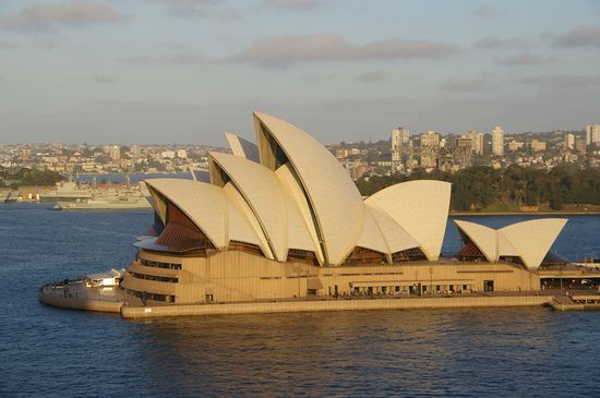 Blick von der Harbour Bridge: Die Oper im Abendlicht