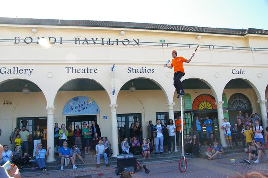 Überall Street Performer...