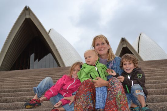 Auf den Stufen zur Oper