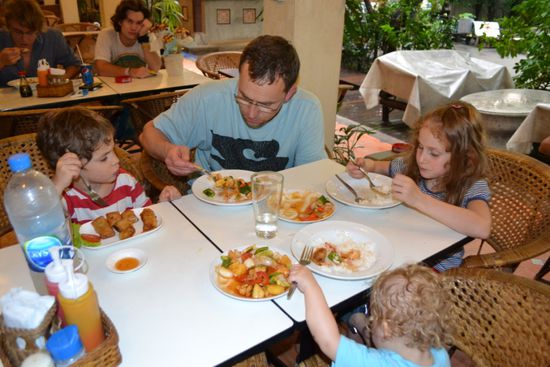 Erstes Mittag in der Lobby/im Restaurant