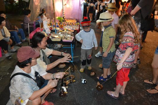 Wir könnten ohne Ende Spielzeug für die Kinder kaufen