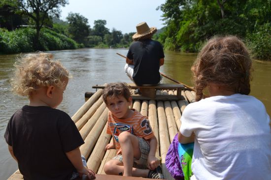 'Rafting' auf dem Bambus-Floß