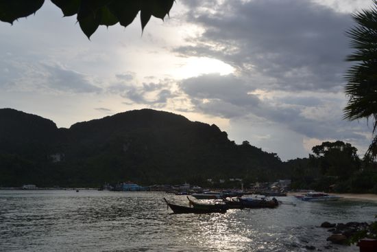 Auf dem Weg in den Ort Ton Sai