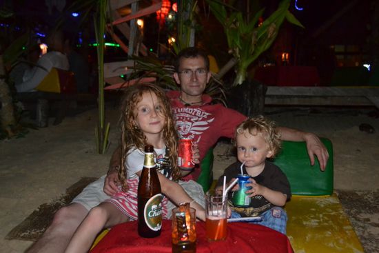 Abends in unserer chilligen Lieblingsbar, dem Moken am Beach