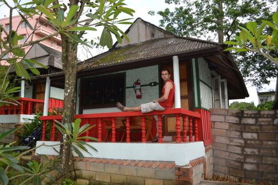 ...einfache aber saubere Hütten im Grünen