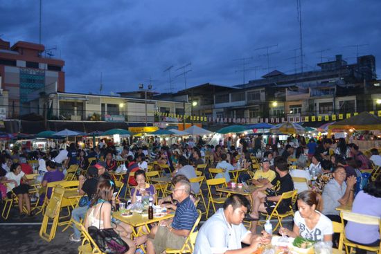 Viele interessante unterschiedliche Menschen kommen zusammen...