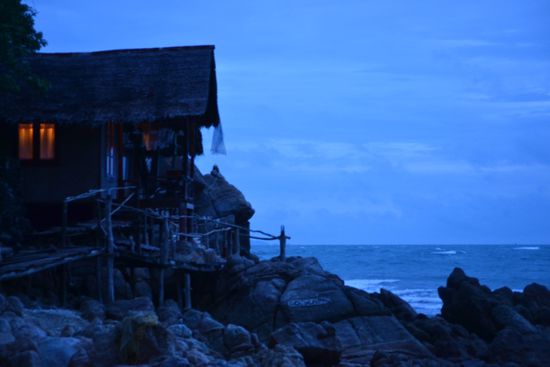 Zurück in der Anlage...idyllische Hütte an den Klippen