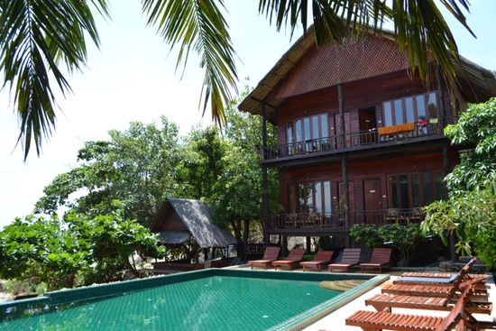 Oben rechts unsere Villa mit Pool- und Meerblick