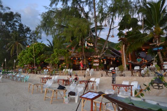 ...zum Strand von Haad Yao