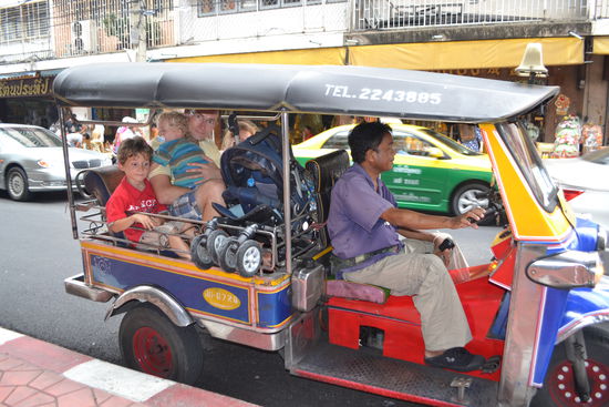 Mit dem Tuk Tuk gehts zum...
