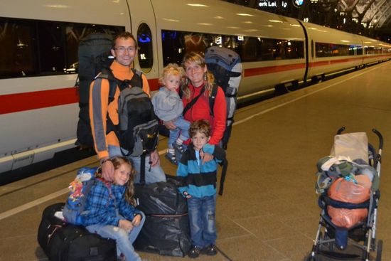 Leibtsch Haubtbahnhoof - alles naushubben!
Ankunft nach Mitternacht...