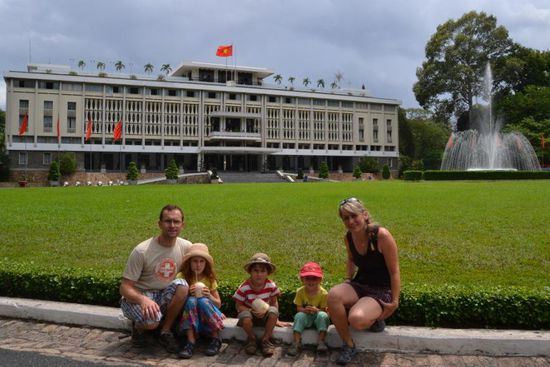 ...Independence Palace (ehemaliger Präsidentenpalast Südvietnams)