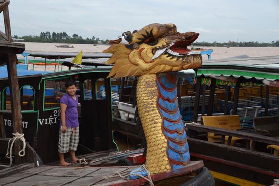 Mit dem Boot geht es zu einigen Mekong Inseln