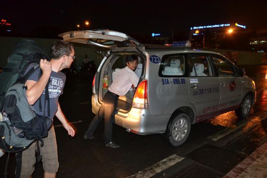 Abends geht es zum Flughafen