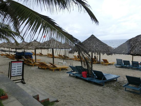 Unser hoteleigener Strandabschnitt mit Restaurant