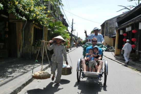Mit der Rikscha durch den Ort