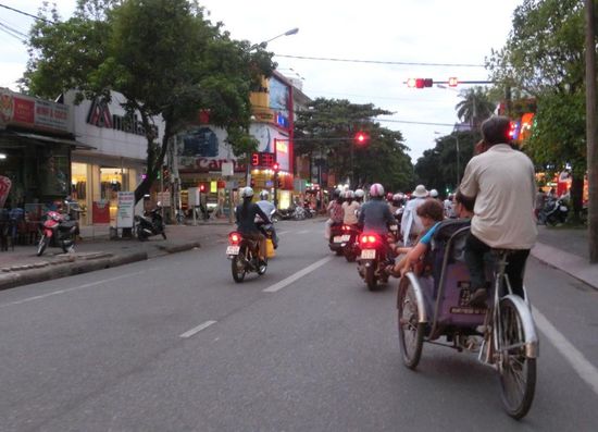 Mit dem Rikscha-Taxi geht´s zum Hotel