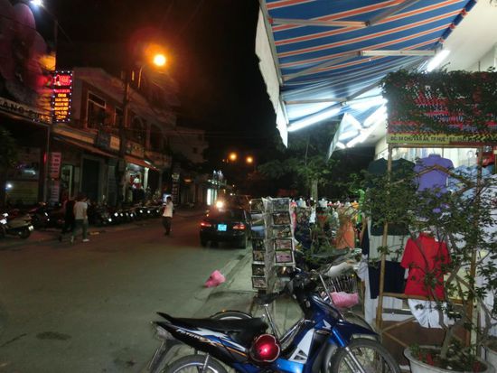 Hue by night