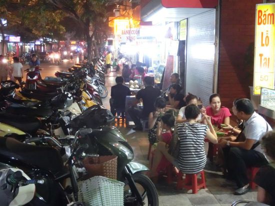Zurück in den Straßen Hanoi´s