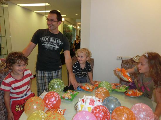 Großer Geburtstagstisch