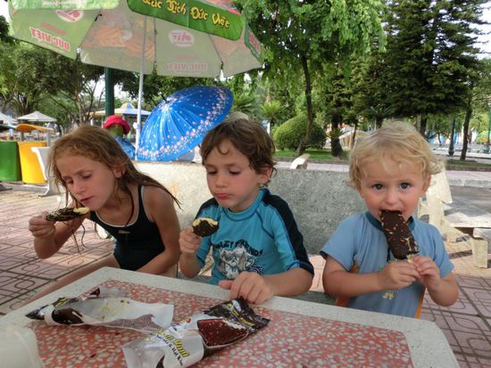 Ein Geburtstagseis darf natürlich nicht fehlen