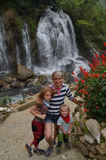 Angekommen an Fluss und Wasserfall