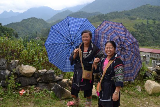 Rechts unsere Guide-Frau der nächsten Tage