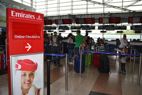 Online Check-in hilft Schlange stehen zu vermeiden