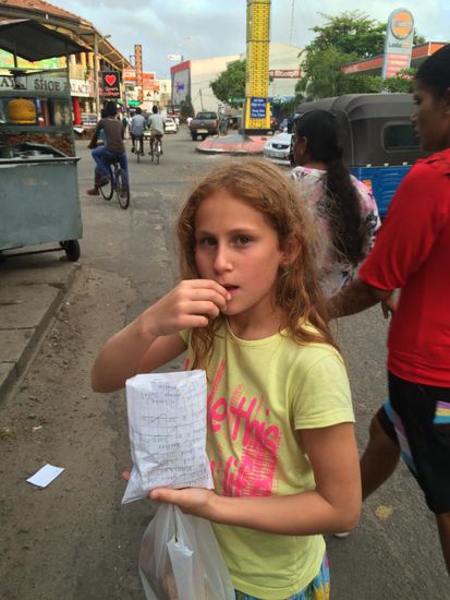 Snacks aus selbstgebastelten Tütchen