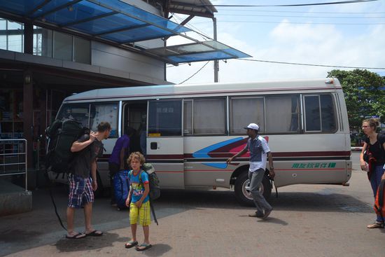 Auf geht's mit dem Local Bus nach Kurunegala