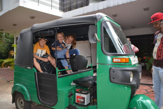 Mit 2 Tuk Tuk´s geht´s zum...