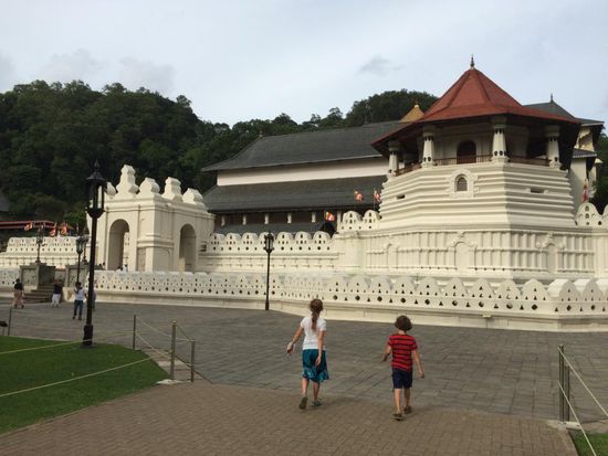 Dalada Maligawa = Der Zahntempel...