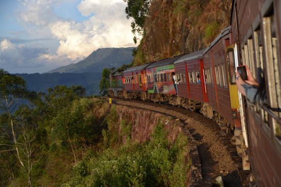 Zugfahrt in den Sonnenuntergang