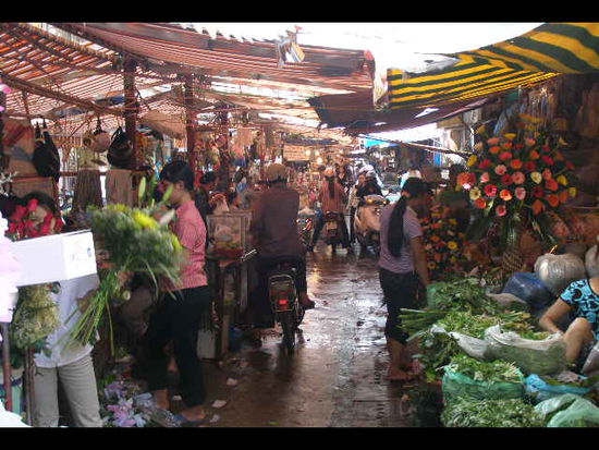 Eingang zum Markt, Blumenabteilung